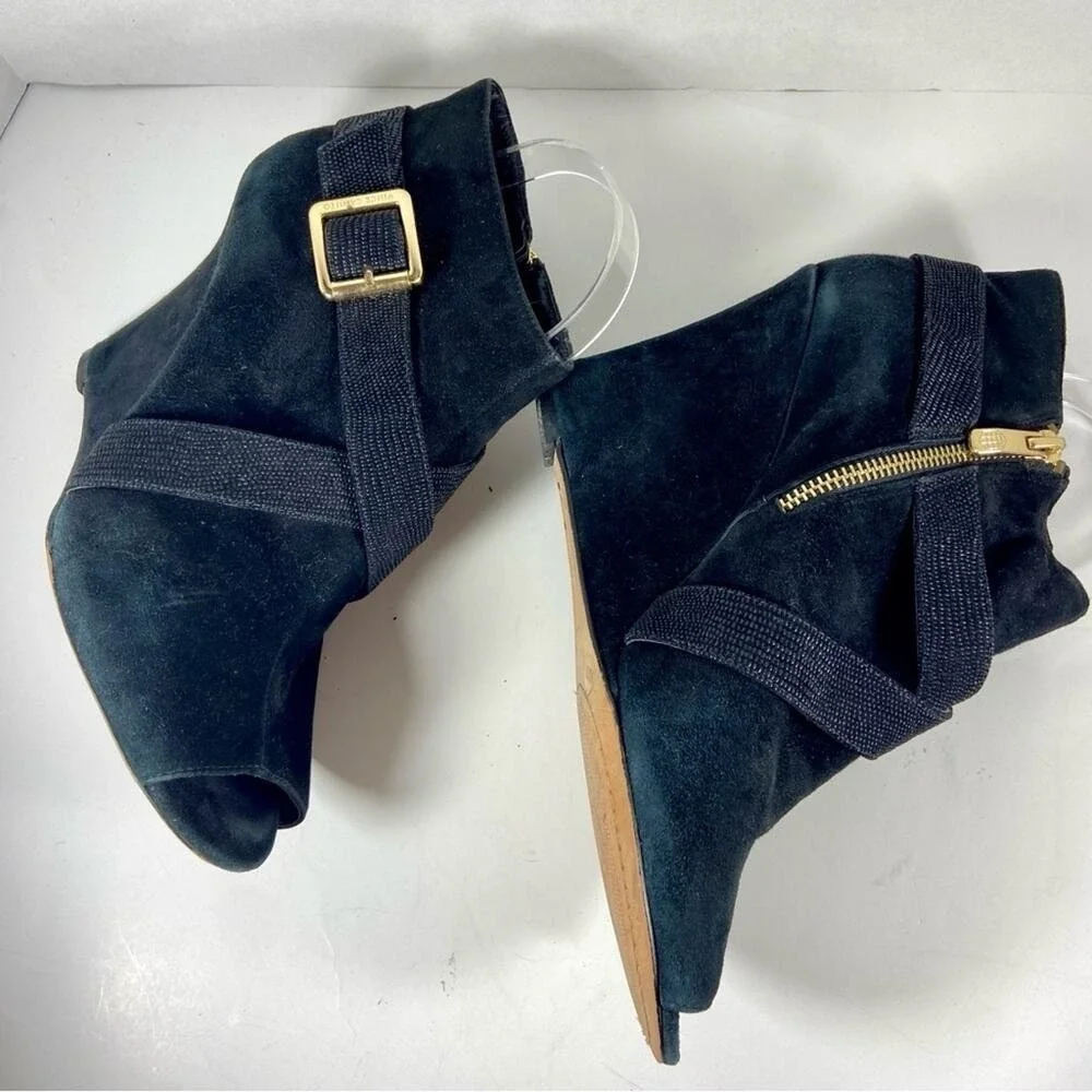 Vince Camuto women Suede wedges 8.5 Peep Toe Wedge Booties Black Gold Buckle 8.5